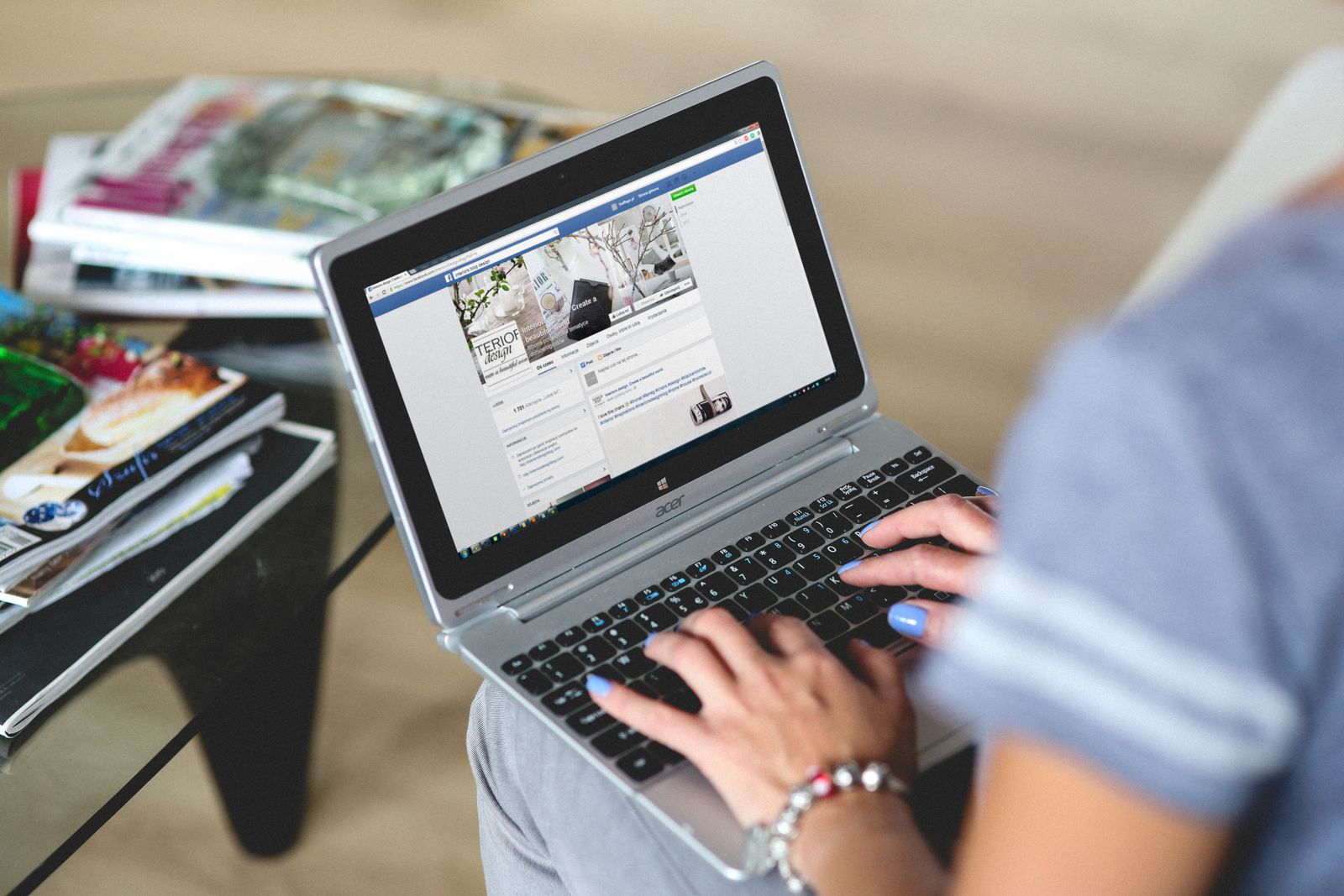 Writing website content on a laptop - content marketing for contractors by Websza